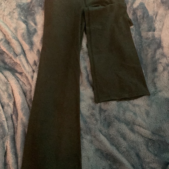 Woman’s Nike yoga pants size small - Picture 2 of 5